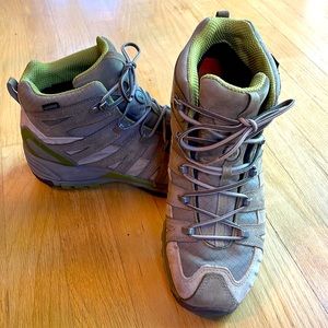 🥾Merrell waterproof hiking boots size 10.5 women’s